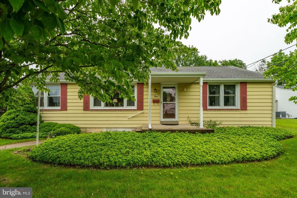 3 FORREST AVE, Downingtown, PA 19335