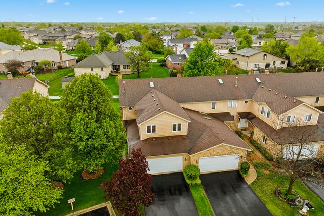 8111 Brushwood Lane, Tinley Park, IL 60487