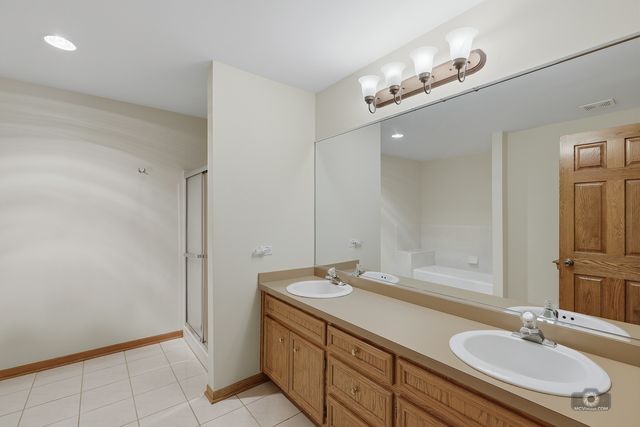 8111 Brushwood Lane, Tinley Park, IL 60487