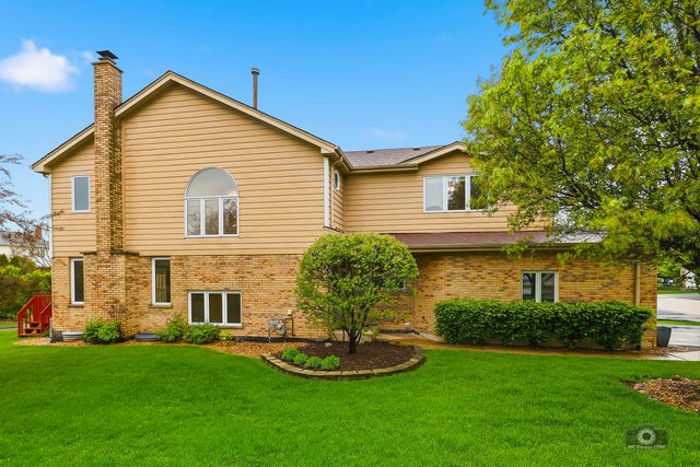 8111 Brushwood Lane, Tinley Park, IL 60487