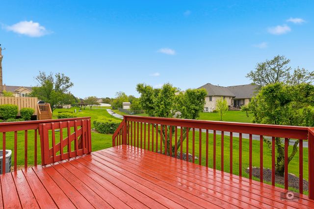 8111 Brushwood Lane, Tinley Park, IL 60487