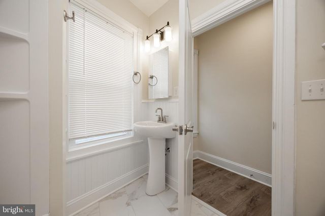 325 W BARNARD ST W, West Chester, PA 19382