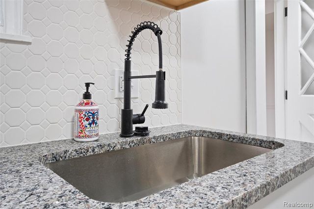 1387 University Avenue, Lincoln Park, MI 48146