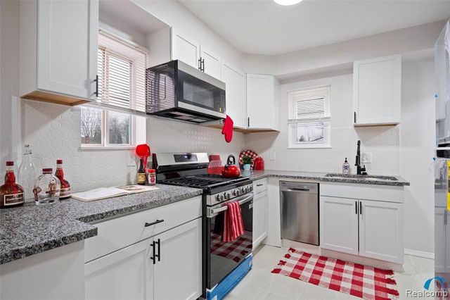 1387 University Avenue, Lincoln Park, MI 48146