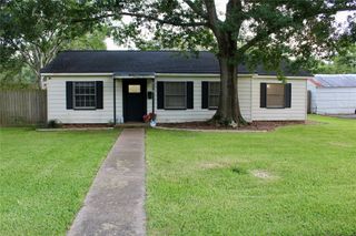716 E Miller Street, Angleton, TX 77515