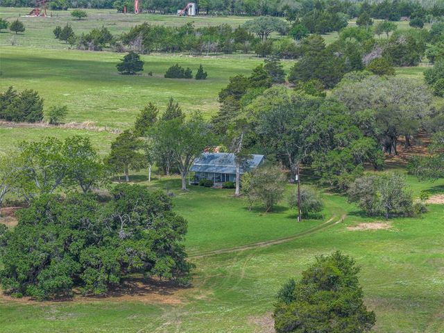 5930 S State Highway 237, Fayetteville, TX 78954