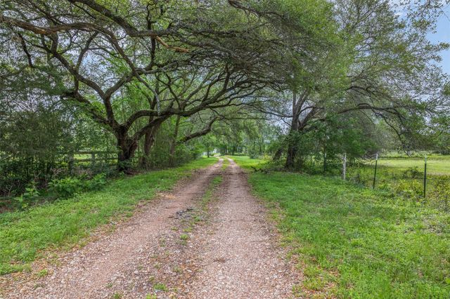 5930 S State Highway 237, Fayetteville, TX 78954