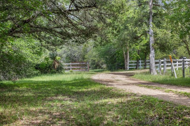 5930 S State Highway 237, Fayetteville, TX 78954