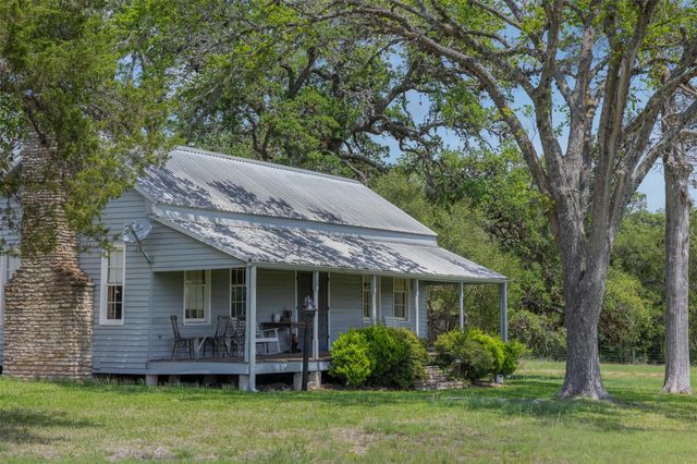5930 S State Highway 237, Fayetteville, TX 78954