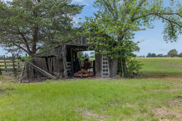 5930 S State Highway 237, Fayetteville, TX 78954