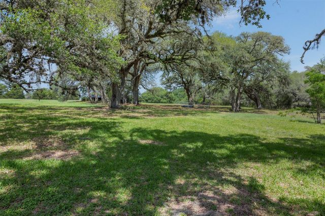 5930 S State Highway 237, Fayetteville, TX 78954