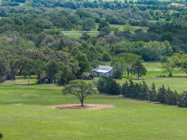 5930 S State Highway 237, Fayetteville, TX 78954