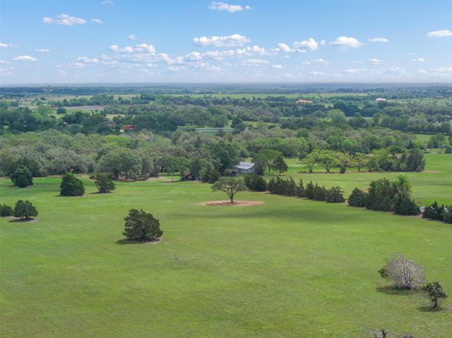 5930 S State Highway 237, Fayetteville, TX 78954
