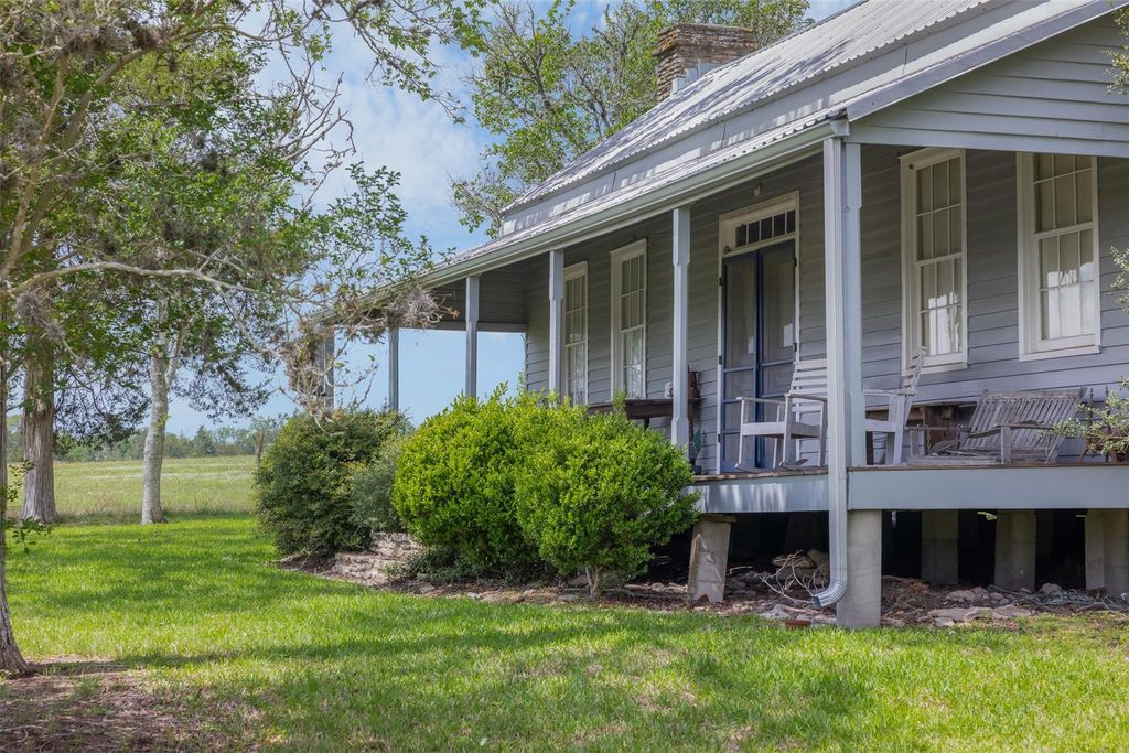5930 S State Highway 237, Fayetteville, TX 78954