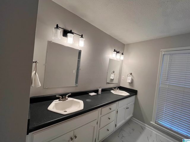 1482 SECRETARIAT DRIVE, Helena, AL 35080