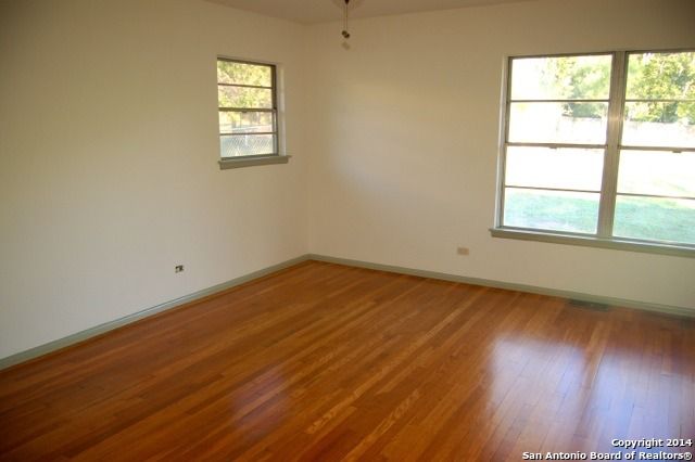 355 Ave Maria, San Antonio, TX 78216