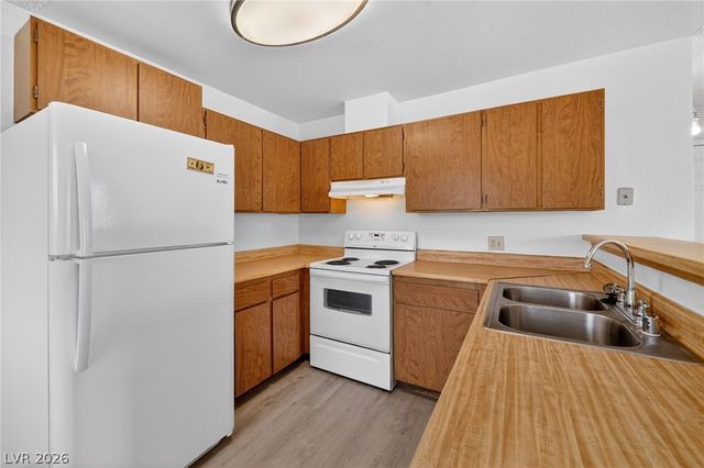 2702 Alicialynn Way D, Las Vegas, NV 89121