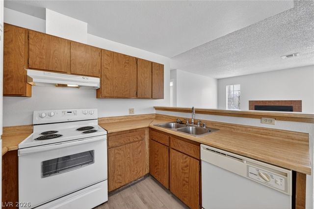 2702 Alicialynn Way D, Las Vegas, NV 89121
