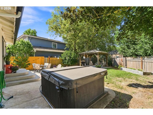 2312 ERMINE Ct, Albany, OR 97322