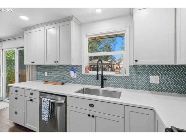 2312 ERMINE Ct, Albany, OR 97322