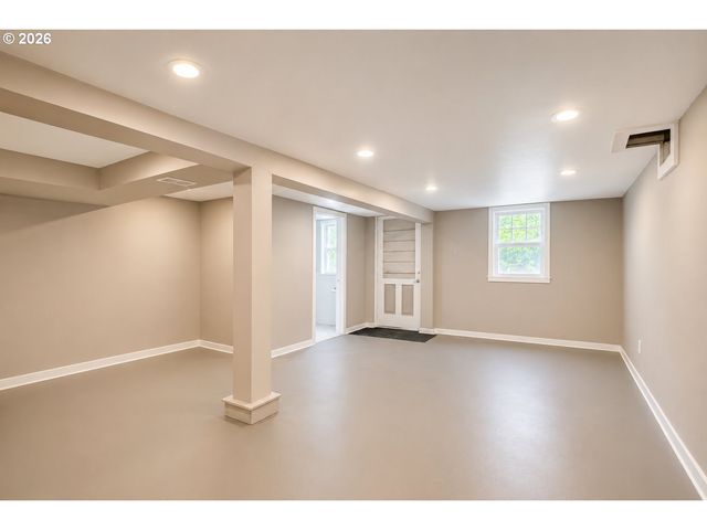 1329 Sw HUME St, Portland, OR 97219
