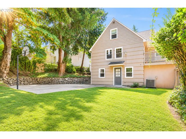1329 Sw HUME St, Portland, OR 97219