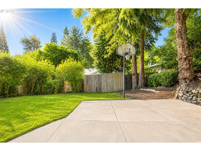 1329 Sw HUME St, Portland, OR 97219