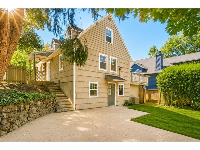 1329 Sw HUME St, Portland, OR 97219