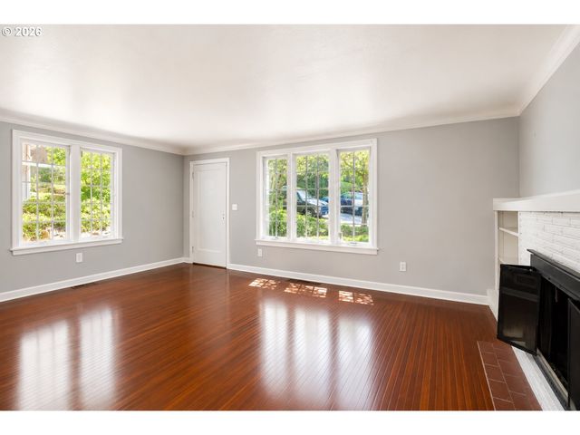 1329 Sw HUME St, Portland, OR 97219