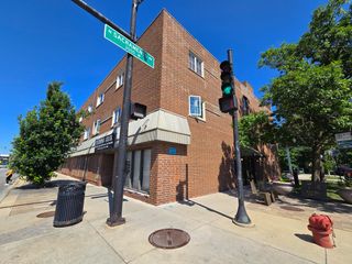 6400 N Sacramento Avenue 205, Chicago, IL 60645
