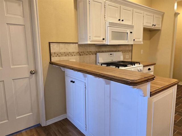 9020 N Timberview Drive, Midwest City, OK 73130