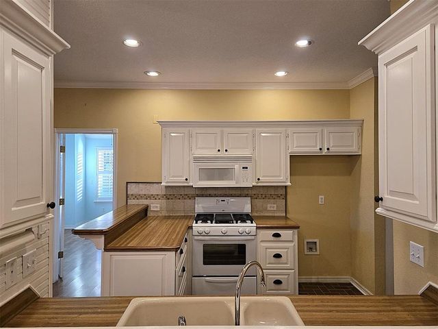 9020 N Timberview Drive, Midwest City, OK 73130