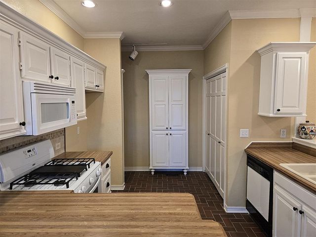 9020 N Timberview Drive, Midwest City, OK 73130