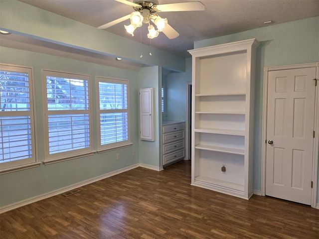 9020 N Timberview Drive, Midwest City, OK 73130