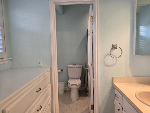 9020 N Timberview Drive, Midwest City, OK 73130