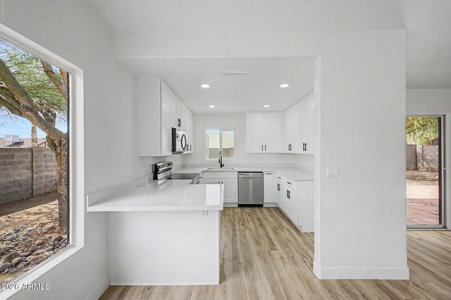 20624 N 3RD Avenue, Phoenix, AZ 85027