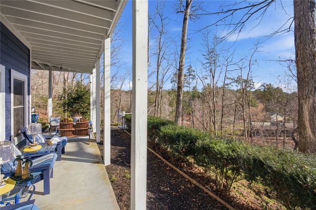 320 Holly Lane Lane, Walhalla, SC 29691