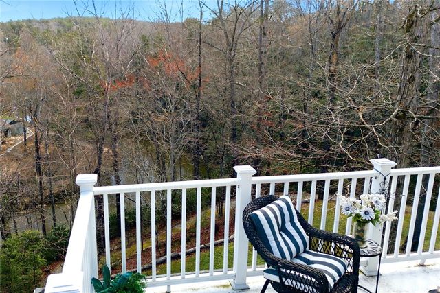 320 Holly Lane Lane, Walhalla, SC 29691