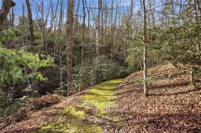 320 Holly Lane Lane, Walhalla, SC 29691