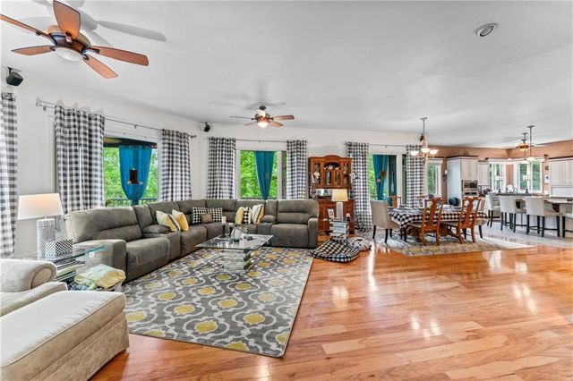 320 Holly Lane Lane, Walhalla, SC 29691