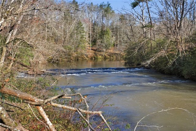 320 Holly Lane Lane, Walhalla, SC 29691