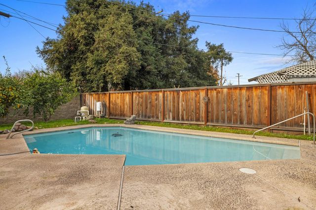 1535 Niel Ave, Turlock, CA 95380