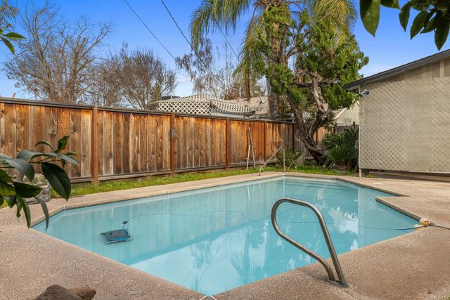 1535 Niel Ave, Turlock, CA 95380