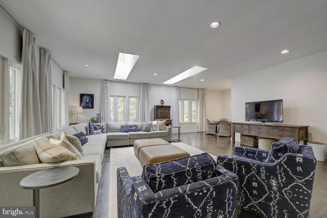 9124 VENDOME DR, Bethesda, MD 20817