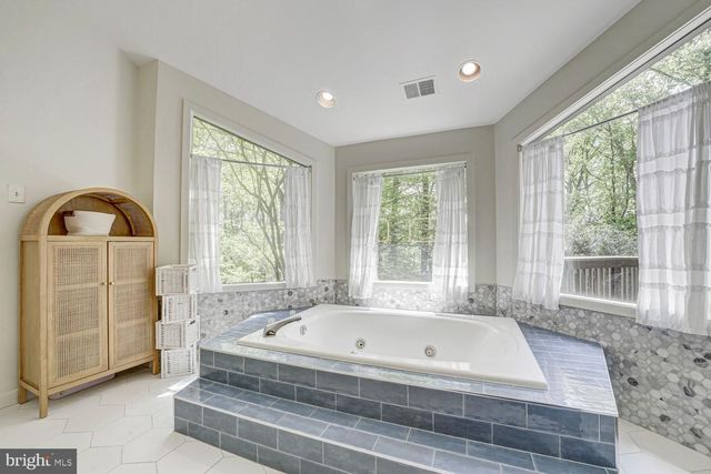 9124 VENDOME DR, Bethesda, MD 20817