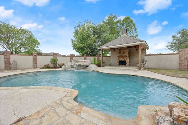 4279 Cypress Pointe Dr, Zachary, LA 70791