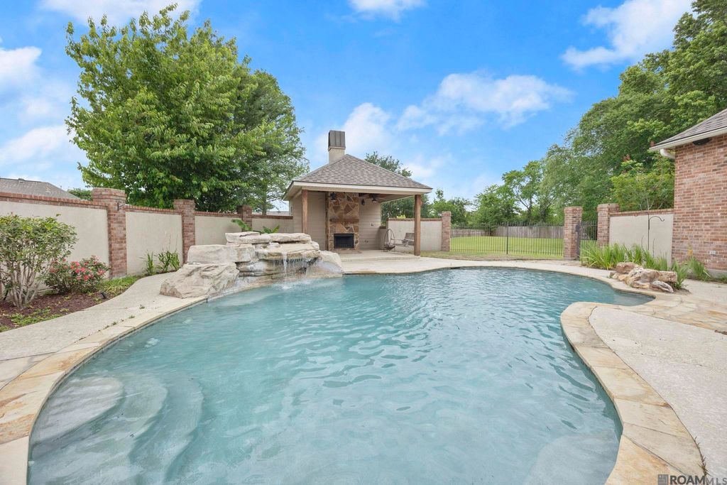 4279 Cypress Pointe Dr, Zachary, LA 70791