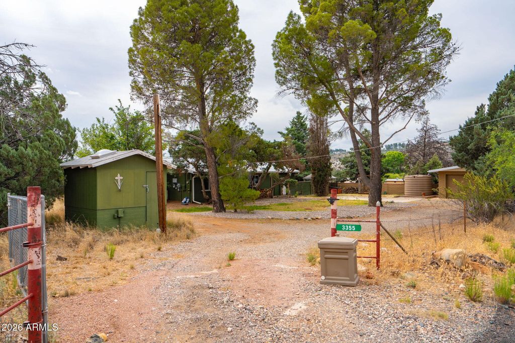 Image 2 of property listing at 3355 S OWL SLICK Road, Cornville, AZ 86325