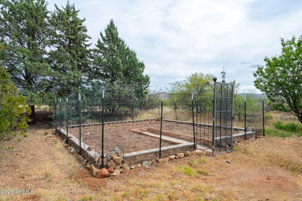 Image 35 of property listing at 3355 S OWL SLICK Road, Cornville, AZ 86325