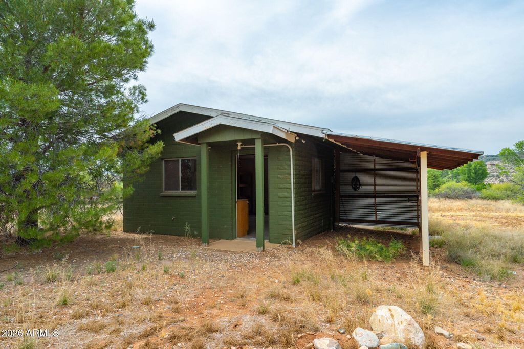 Image 38 of property listing at 3355 S OWL SLICK Road, Cornville, AZ 86325